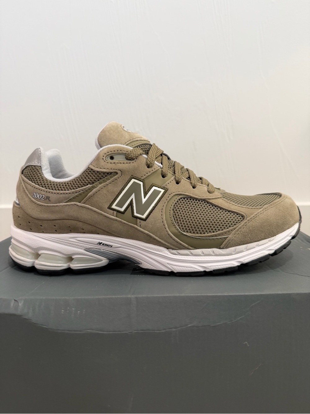 New Balance 2002R 'Olive/White' (M2002RJG) US Size 11 Mens